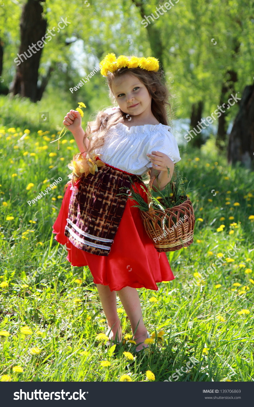 Little Girl In The Ukrainian National Costume. Stock Photo 139706869 ...