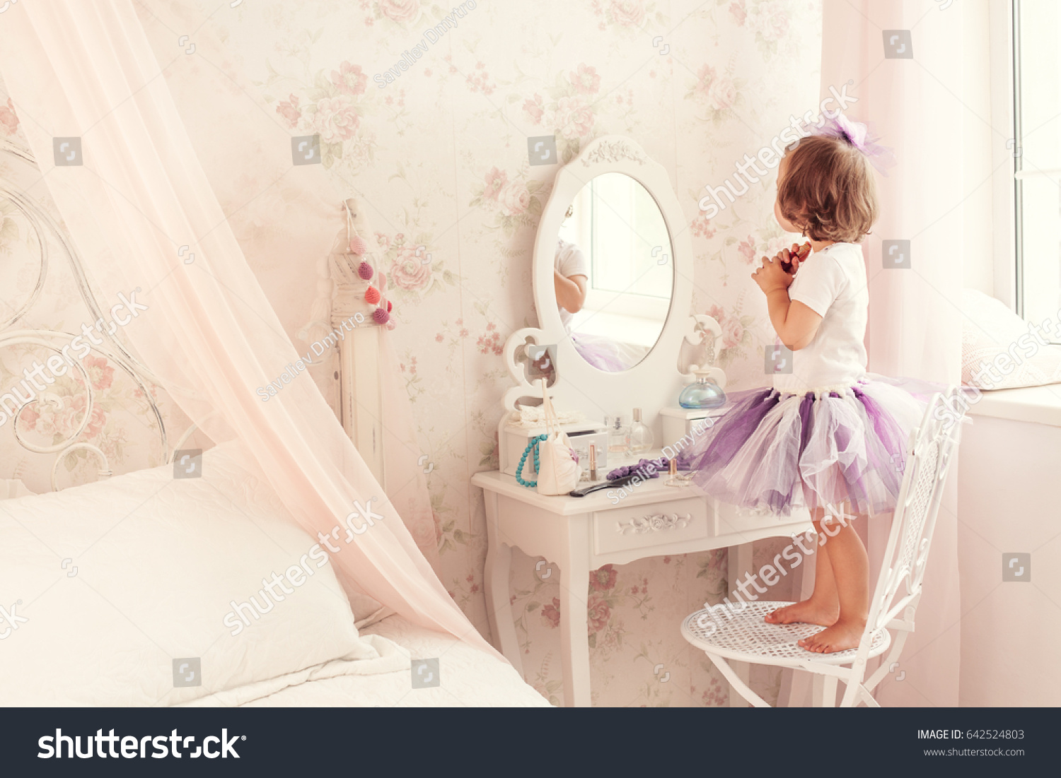 Little Girl Near Mirror Little Fashionista People Stock Image