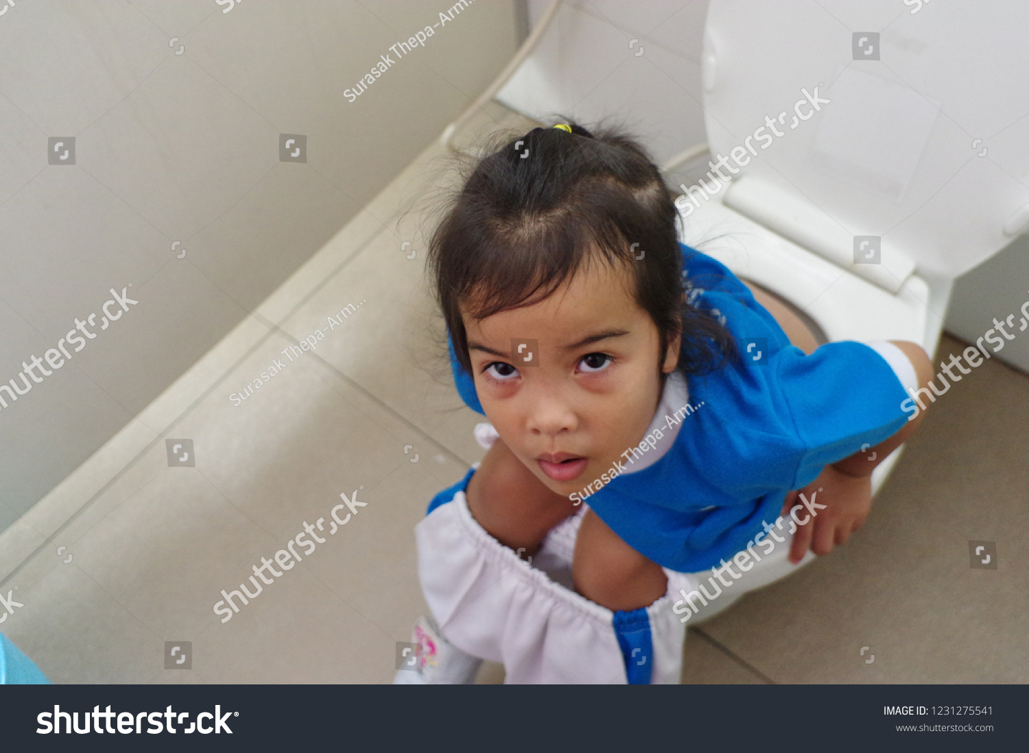 Kid Girl Peeing&kids Pee