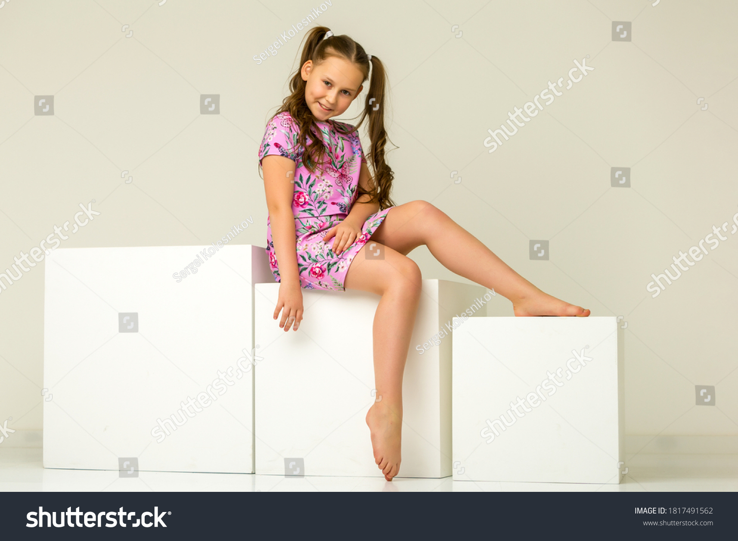 「cute Little Girl Legs」の画像、写真素材、ベクター画像 Shutterstock