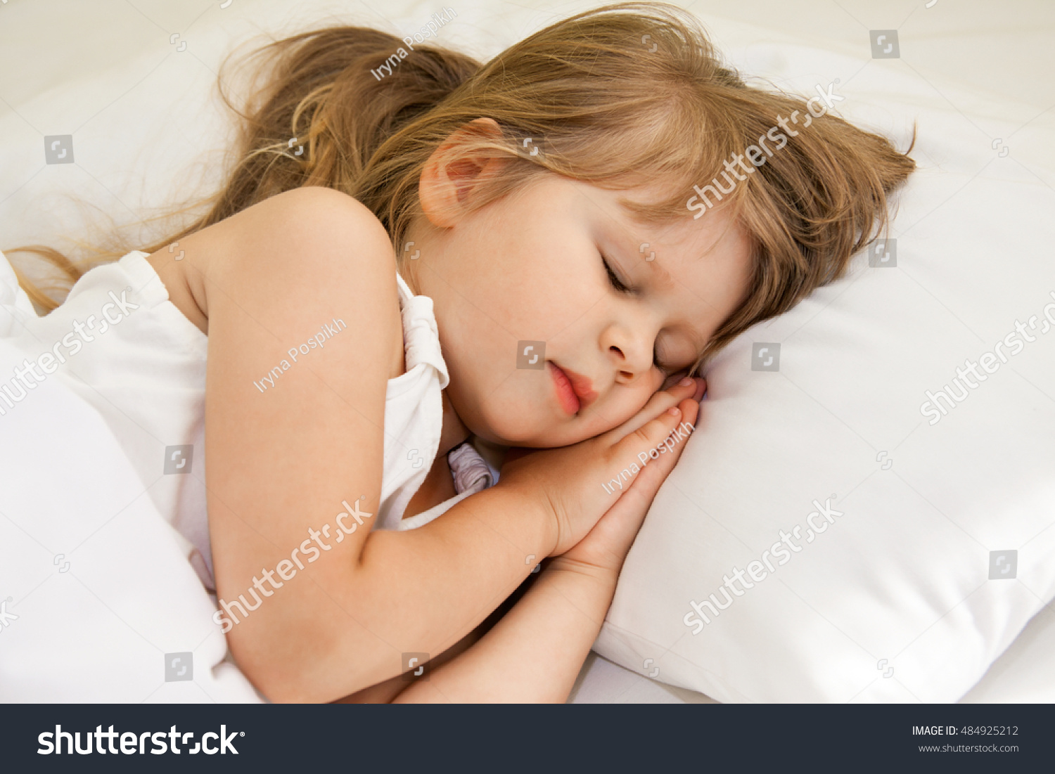 Little Girl Sleeping On Large White Stock Photo 484925212 - Shutterstock