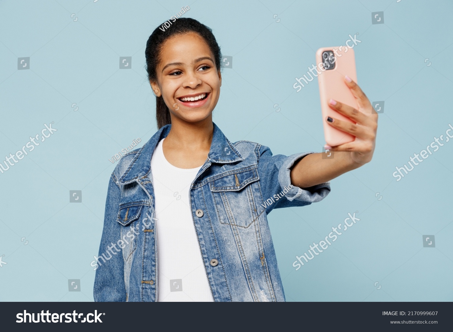 49,554 Taking selfie white background Images, Stock Photos & Vectors ...