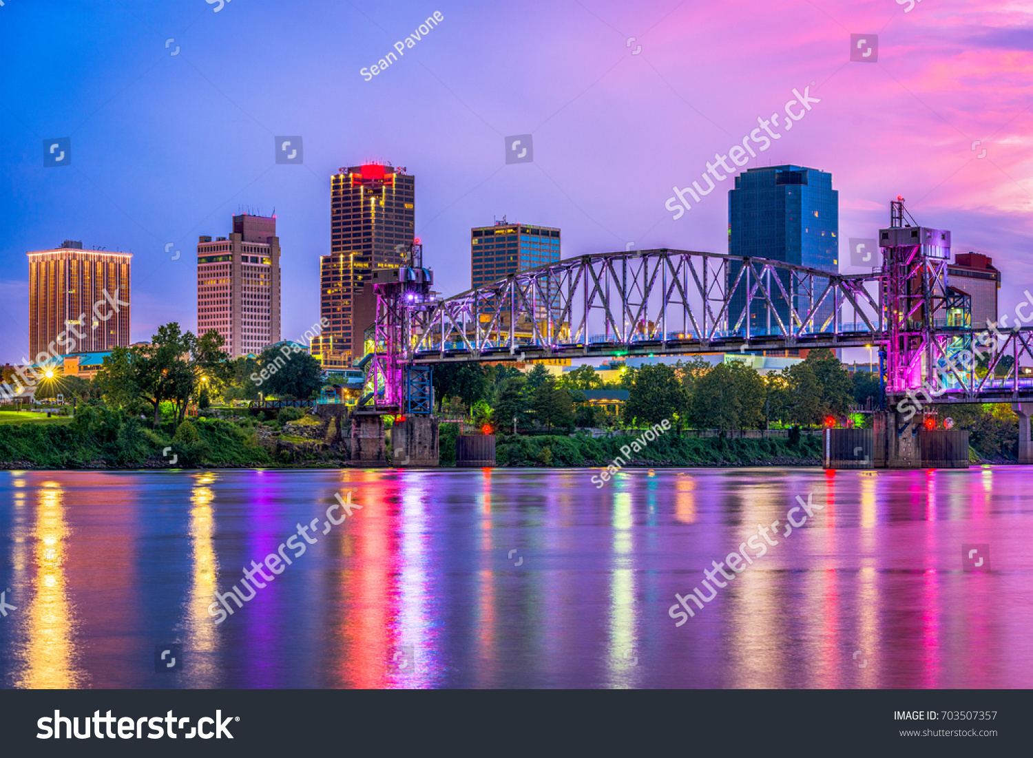 PowerPoint Template: little rock arkansas usa downtown (ohkmhokmo)