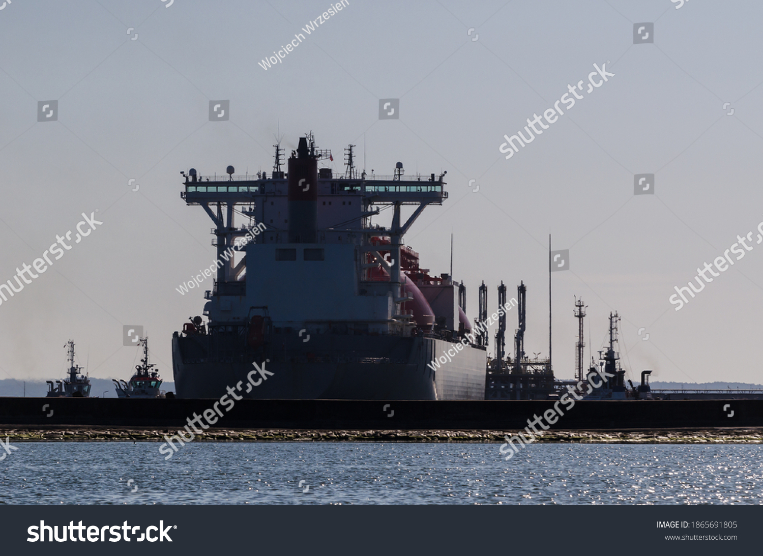 Lng Tanker Ship Tugs Maneuvering Gas Stock Photo Edit Now