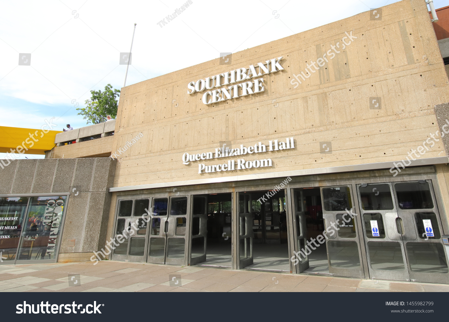 372 Queen Elizabeth Hall Images, Stock Photos & Vectors 