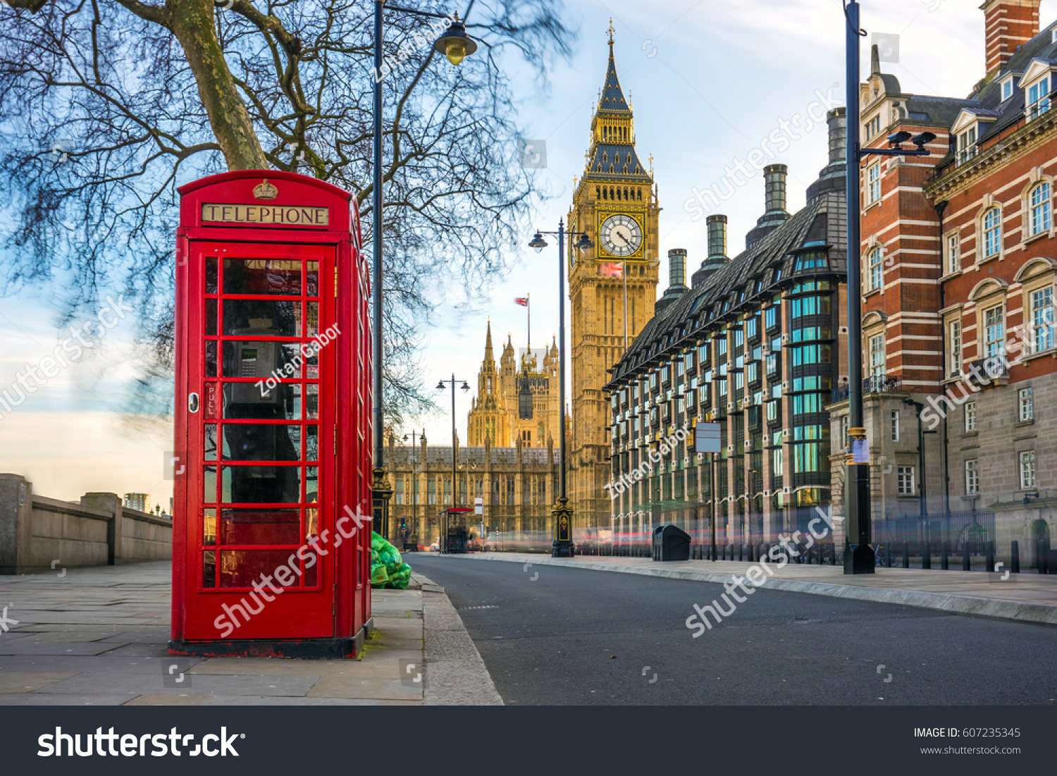 英国ロンドン ロンドンの中央の背景に大きなベンを持つ 英国の古い赤い電話ボックス の写真素材 今すぐ編集