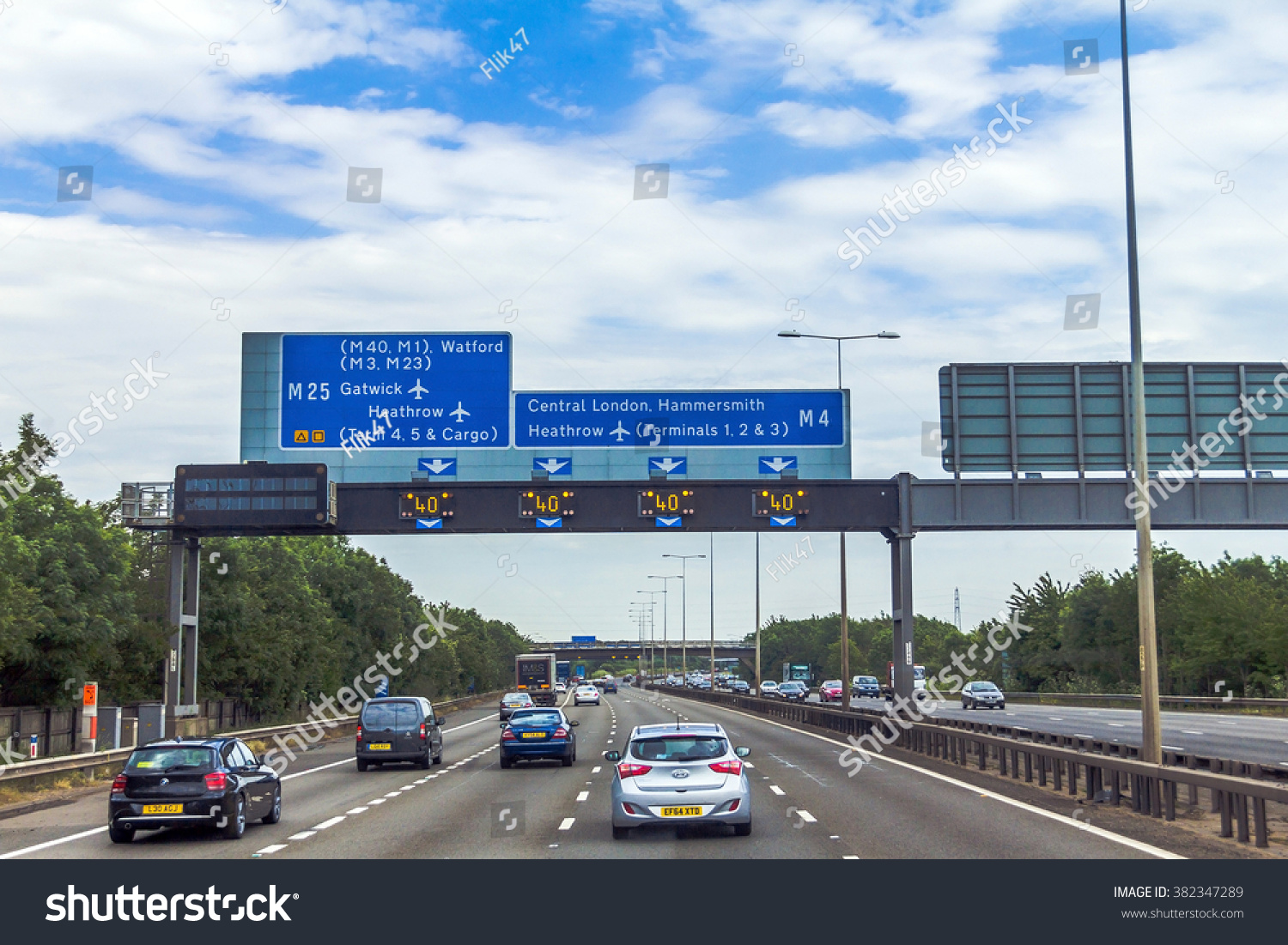 London, Uk - June 5, 2015: Intensive Left-Hand Traffic On British Four ...