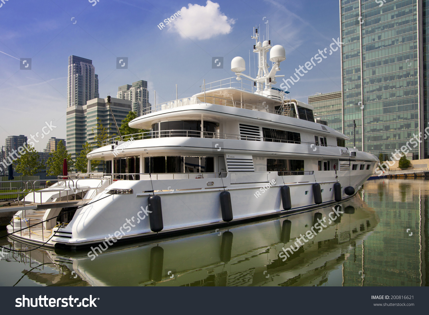 private yacht london