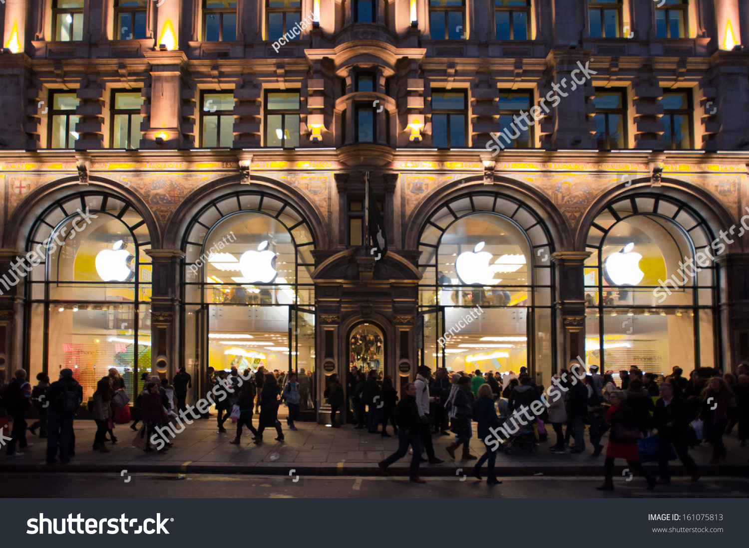 306 Apple store on weekend Images, Stock Photos & Vectors | Shutterstock