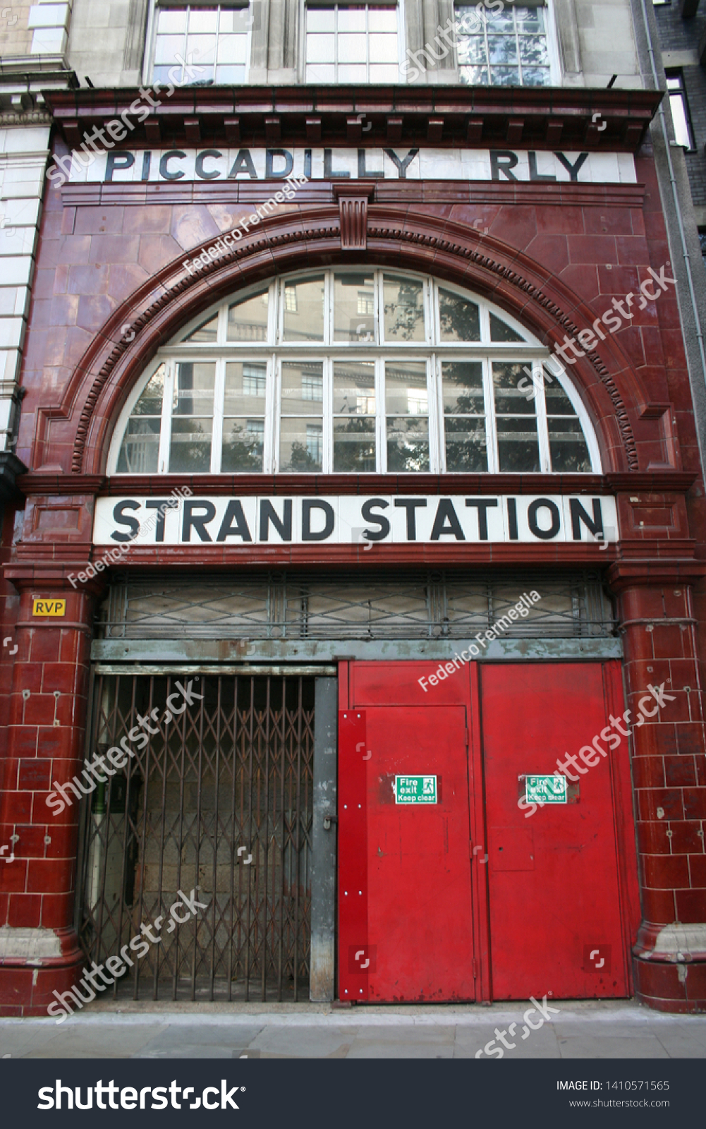 26 Aldwych tube station Images, Stock Photos & Vectors | Shutterstock