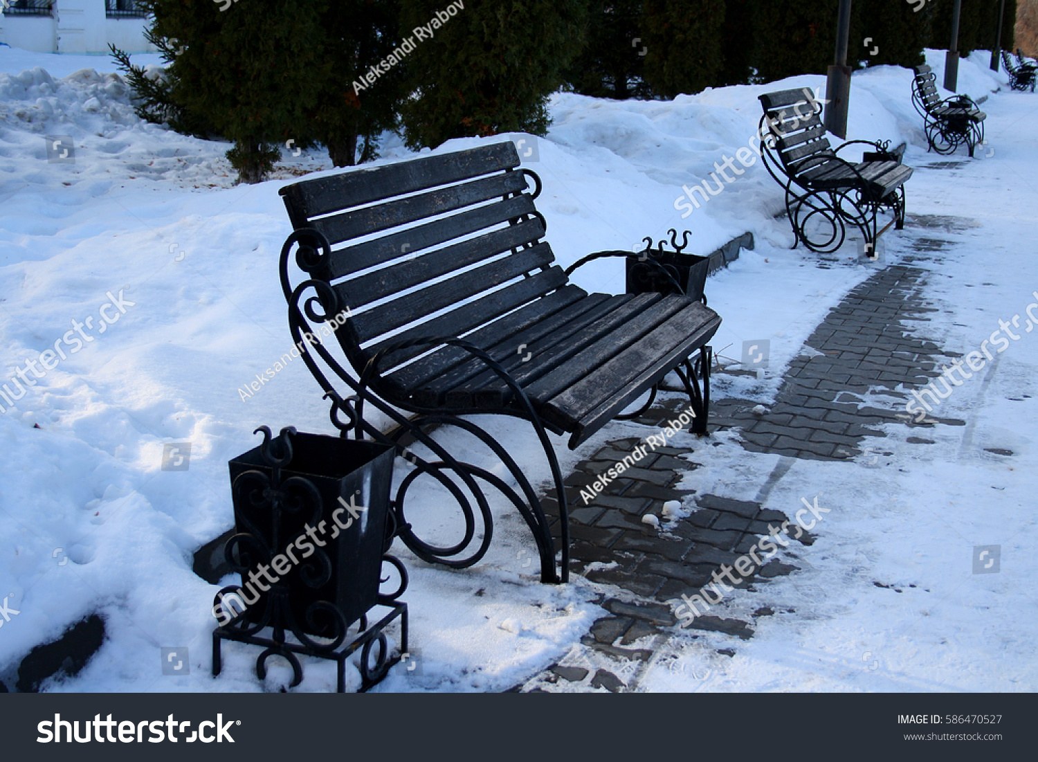 Lonely Benches Metal Wood City Park Stock Photo Edit Now 586470527