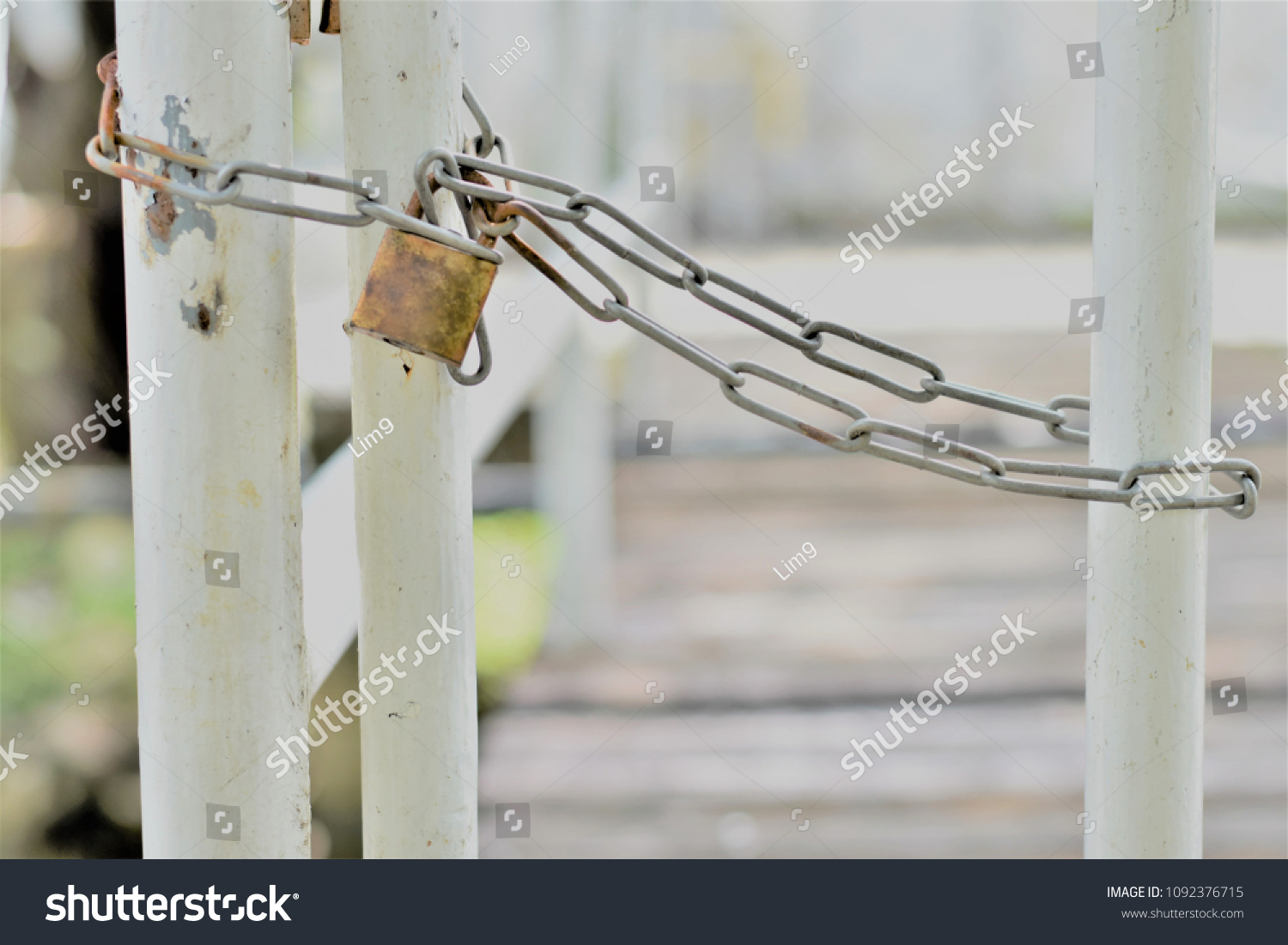 long chain lock