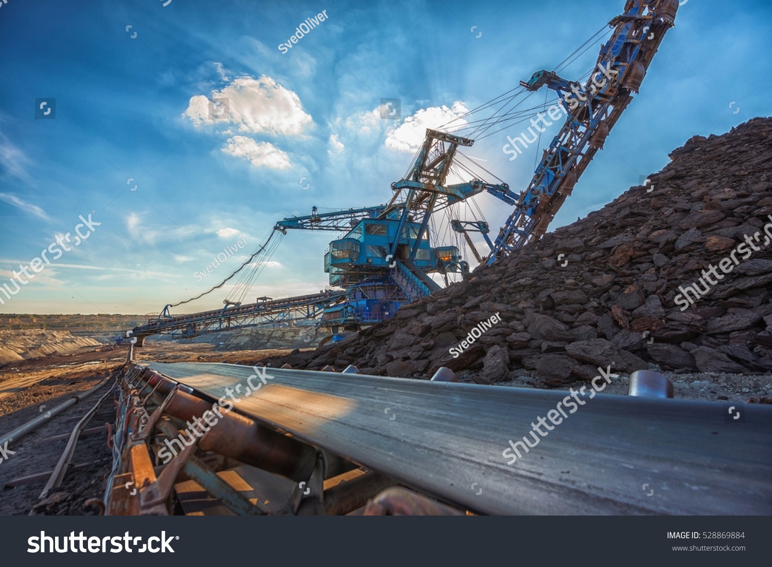 Long Conveyor Belt Transporting Ore Stock Photo 528869884 | Shutterstock