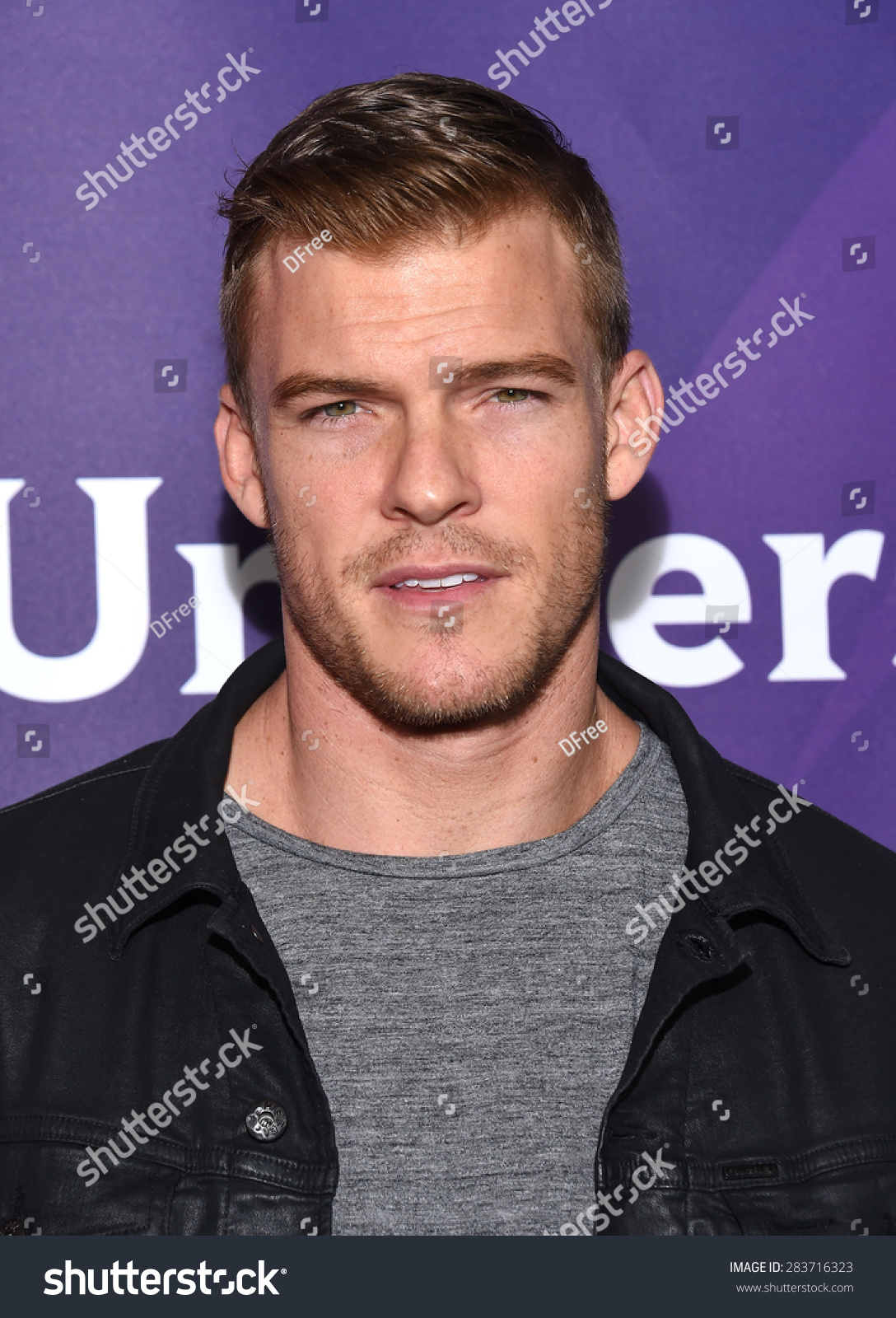 alan ritchson reacher Lagger