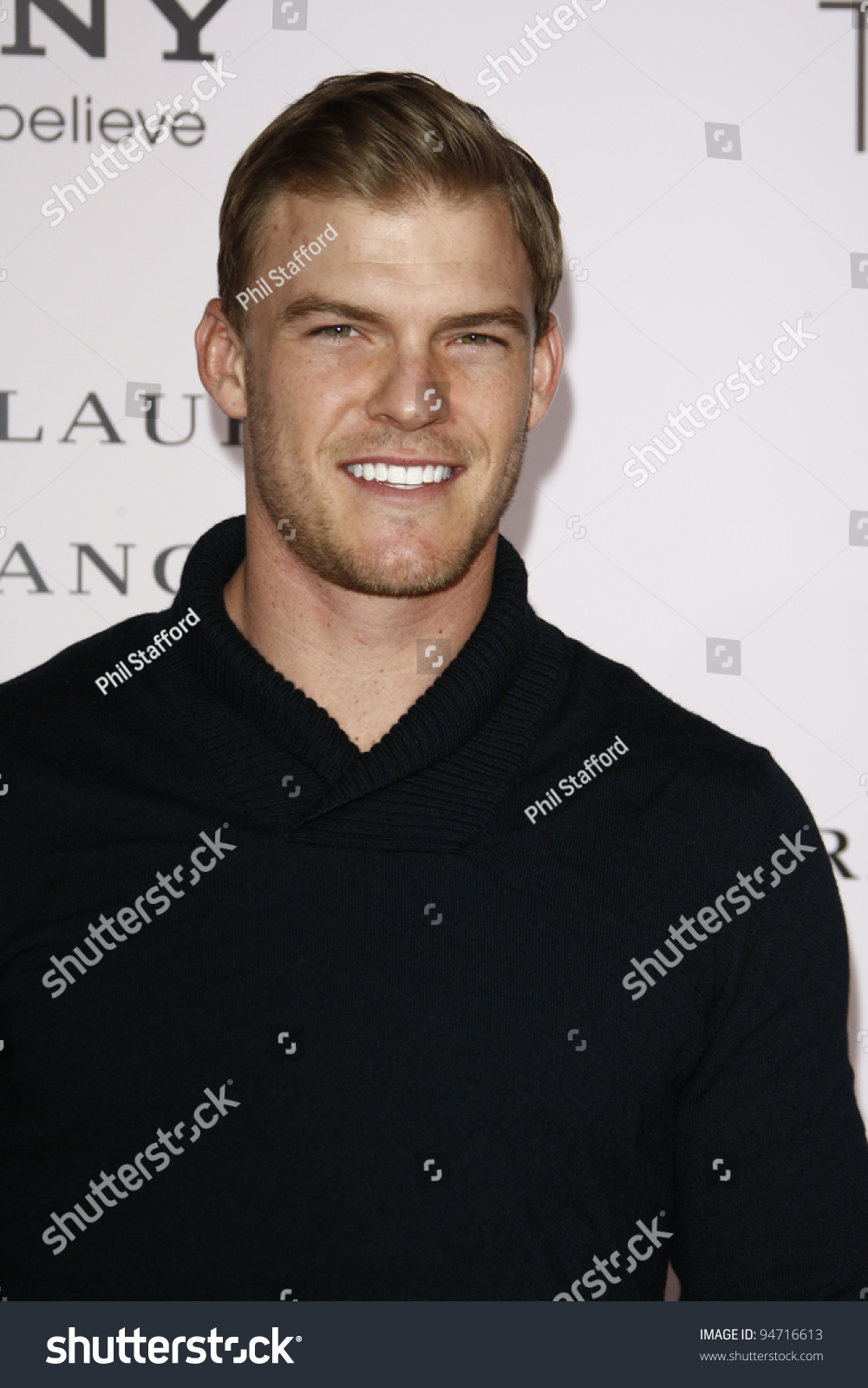 alan ritchson reacher Lagger