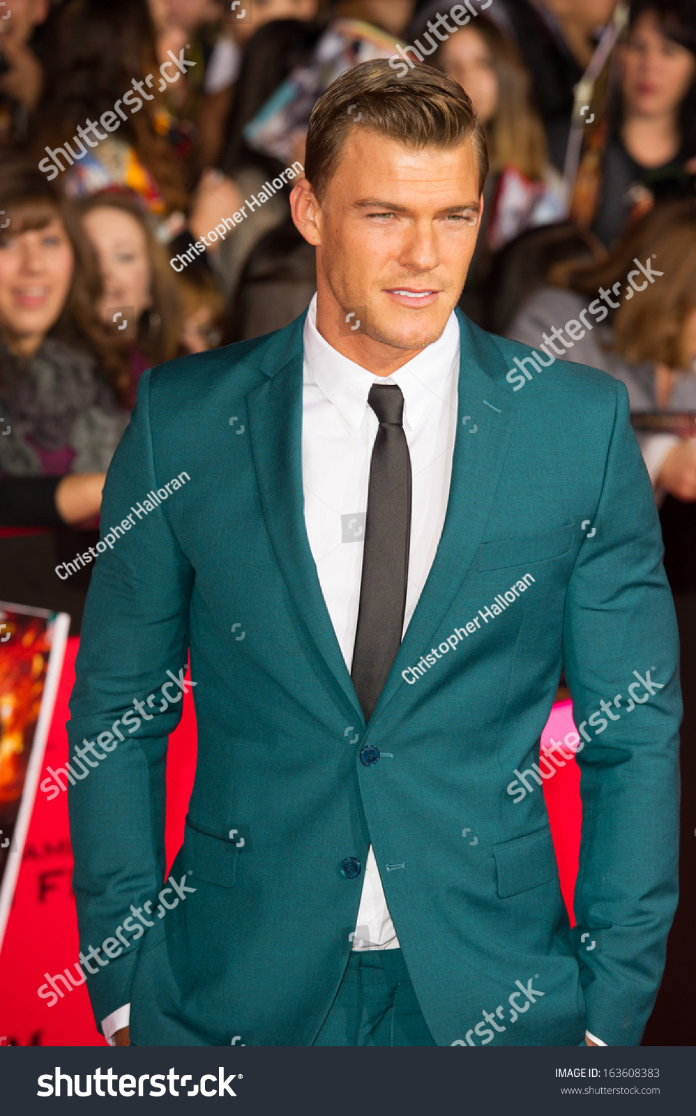 alan ritchson reacher Lagger