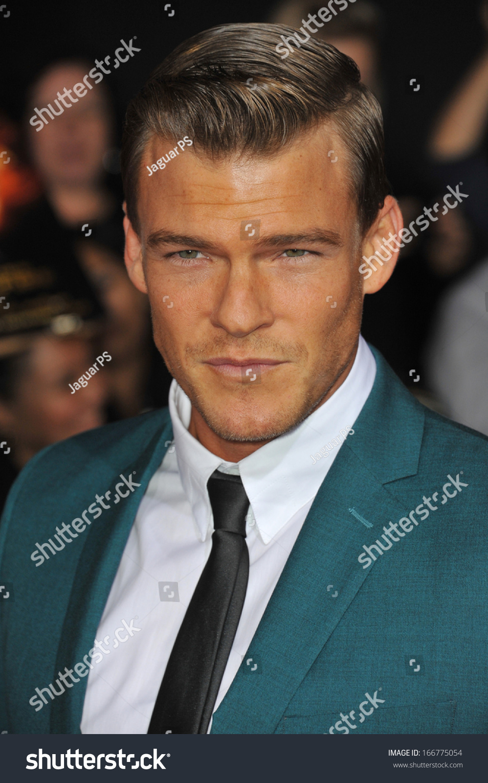 alan ritchson reacher Lagger