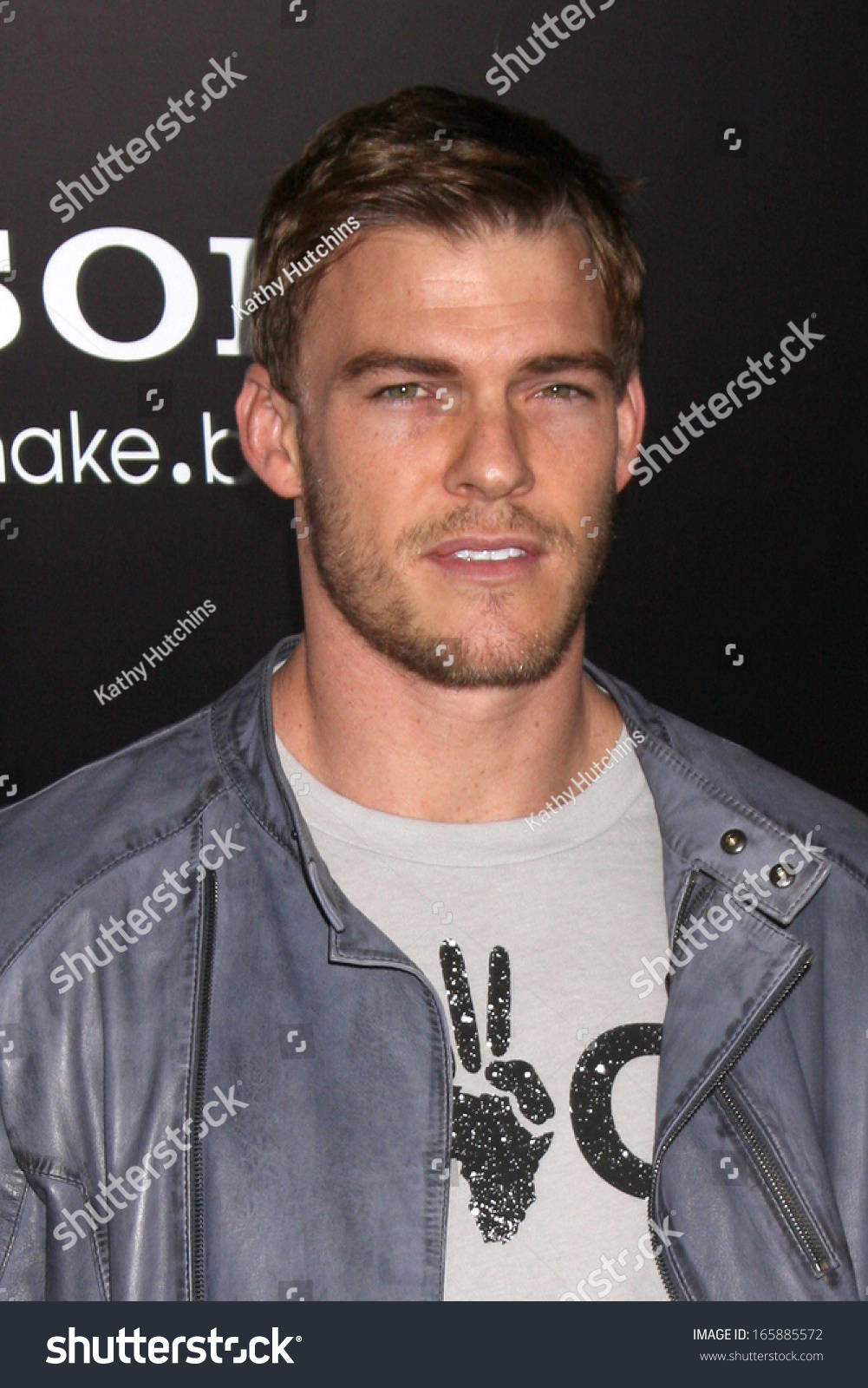 alan ritchson reacher Lagger