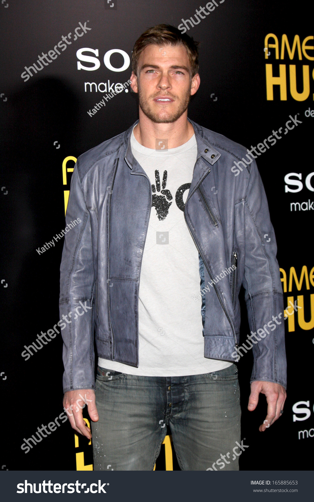 alan ritchson reacher Lagger