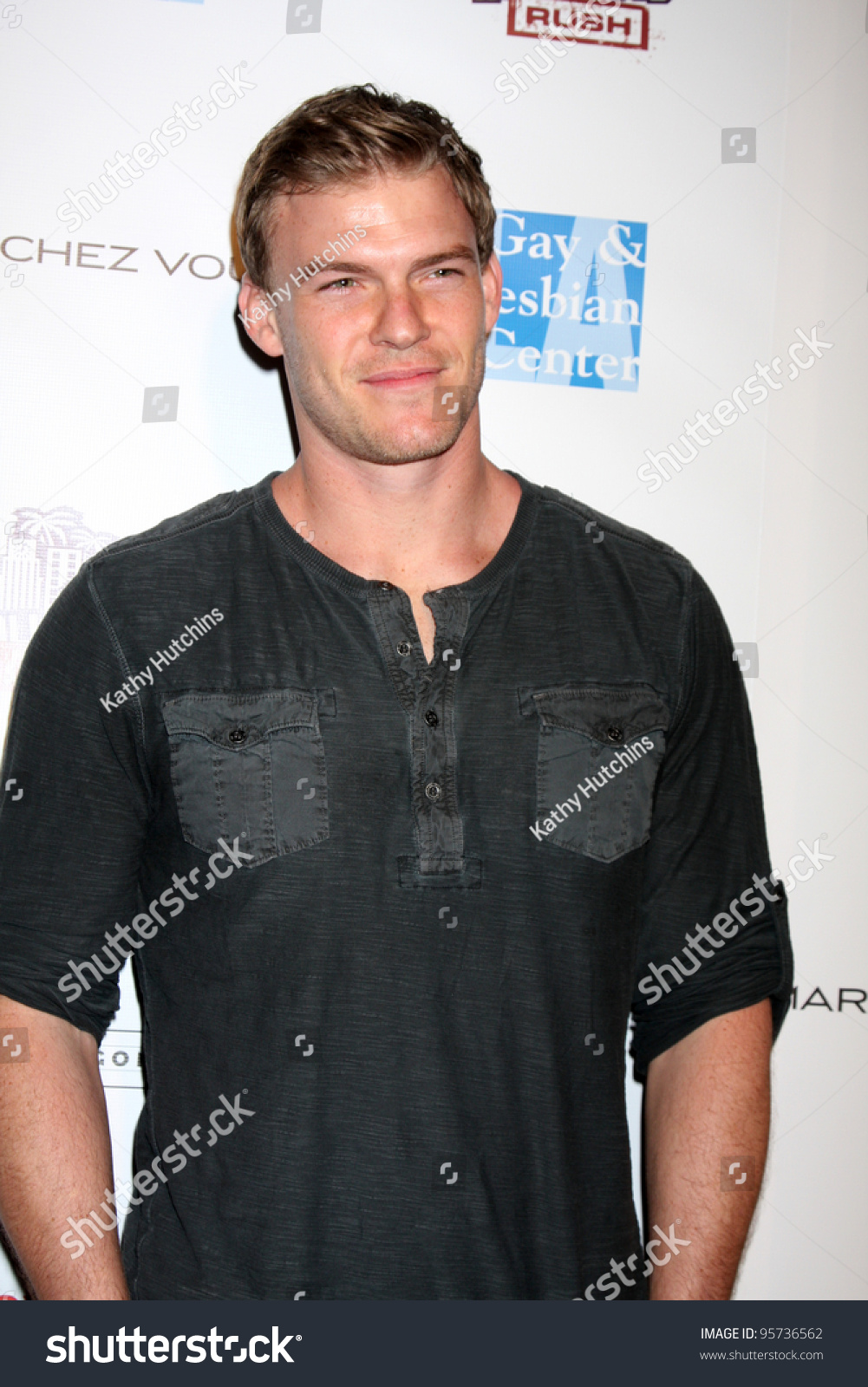 alan ritchson reacher Lagger