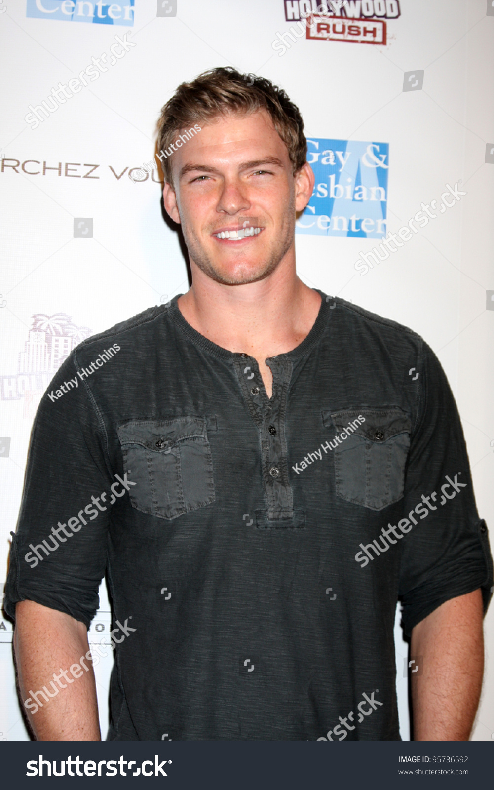 alan ritchson reacher Lagger