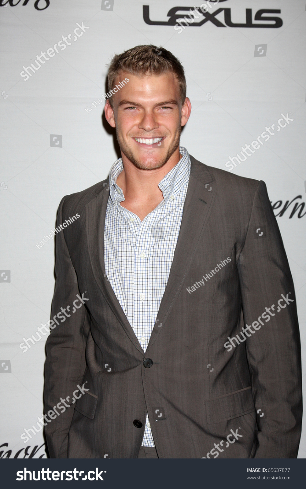 alan ritchson reacher Lagger