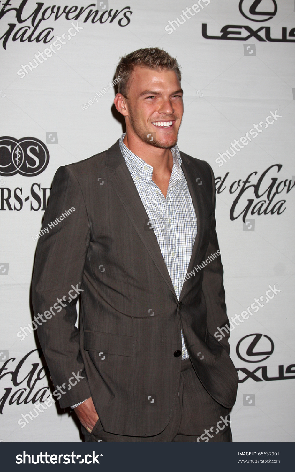 alan ritchson reacher Lagger