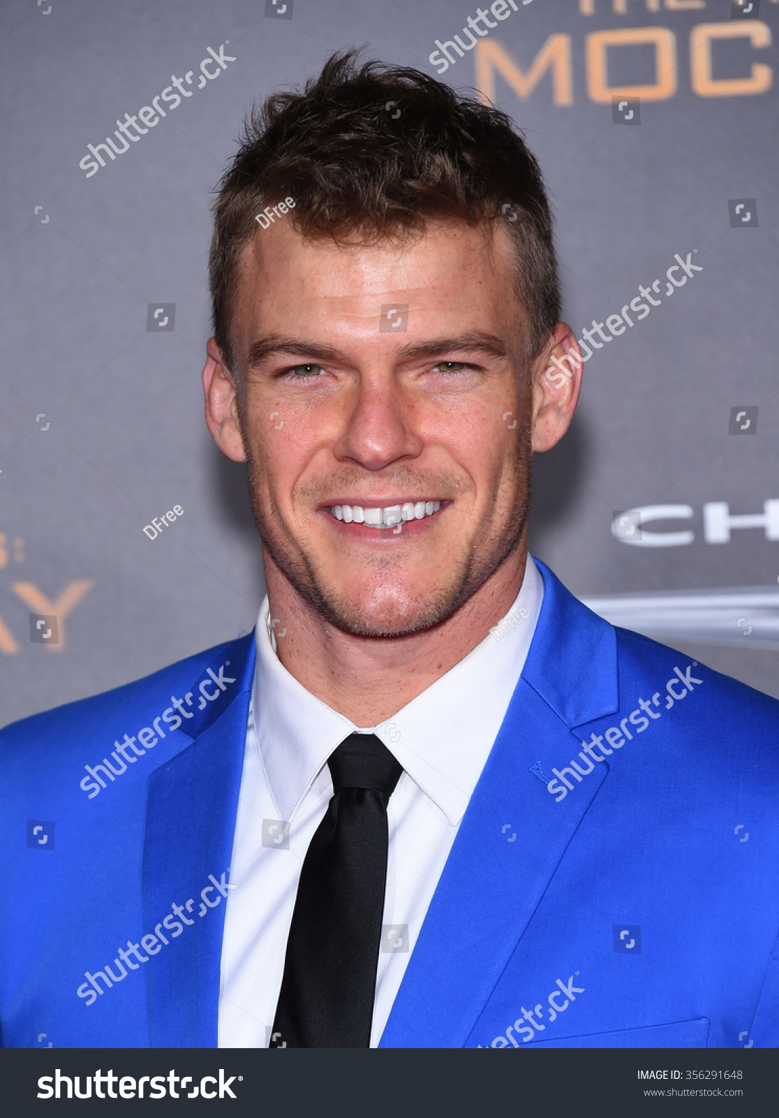 alan ritchson reacher Lagger