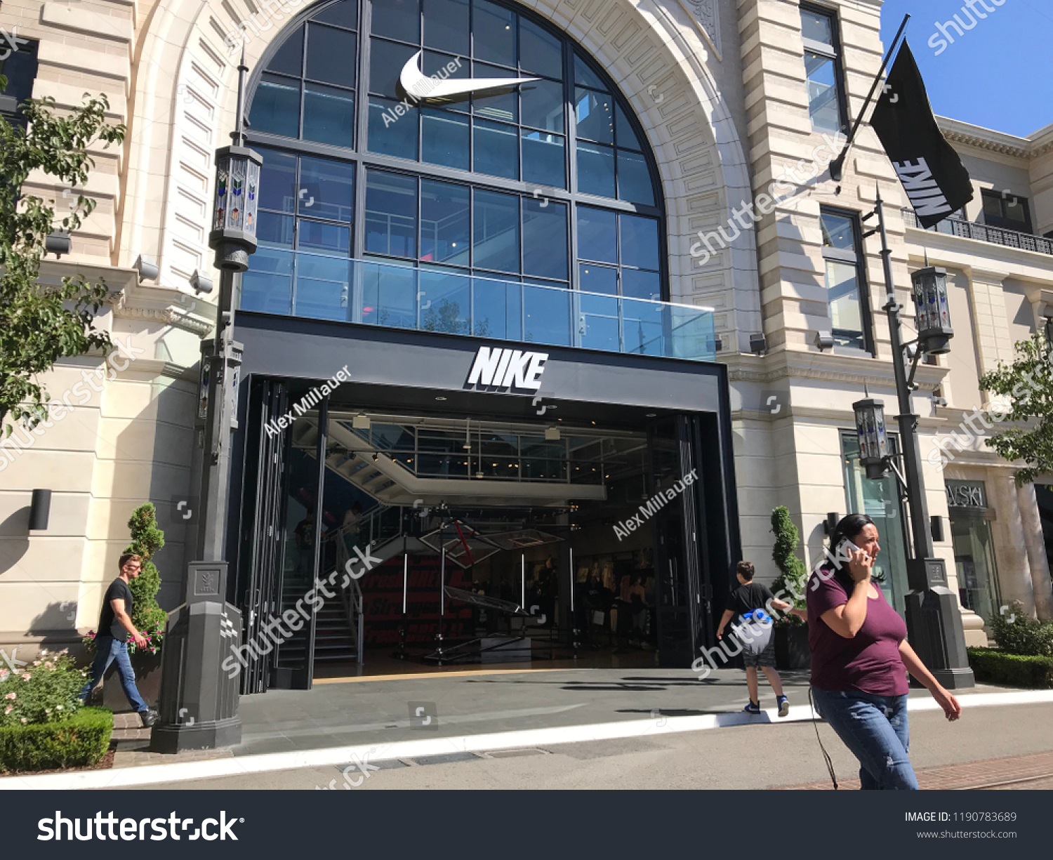 nike store at the grove los angeles