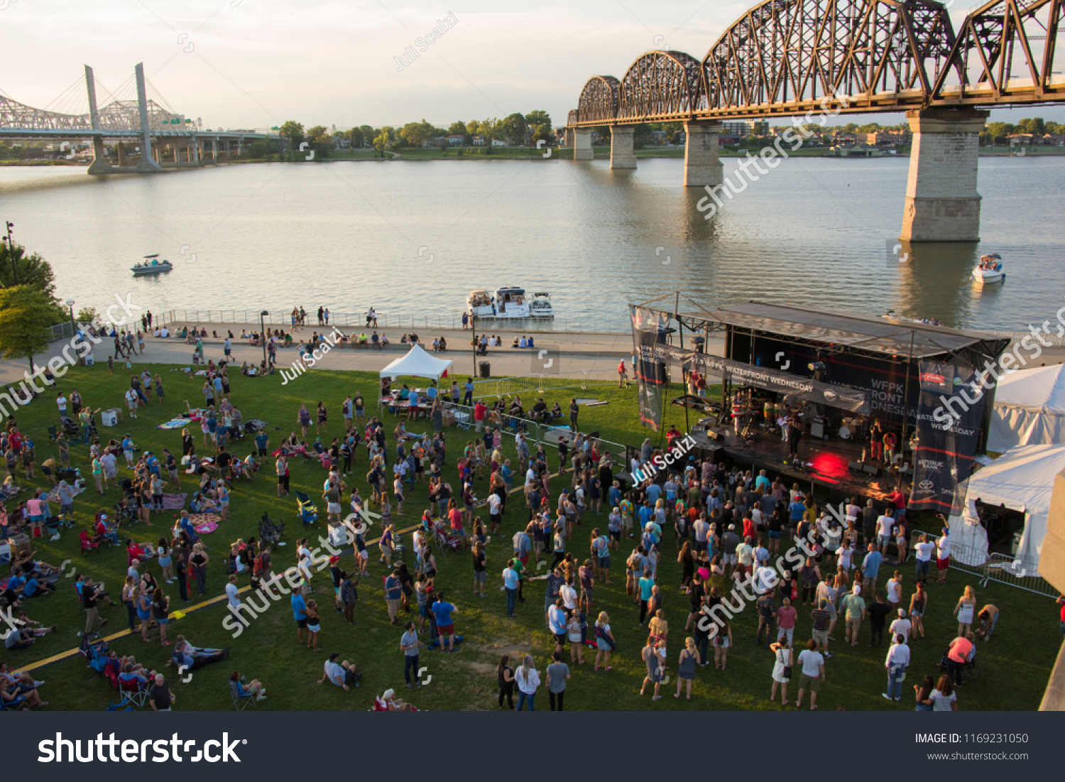 30,418 Concert usa Images, Stock Photos & Vectors | Shutterstock