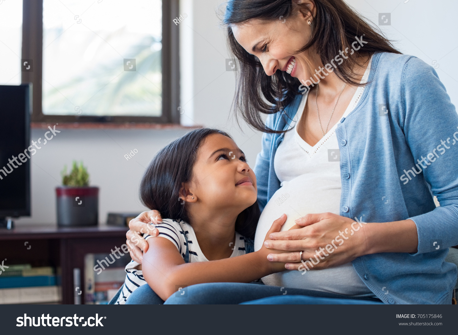 Why dream of touching the belly of a pregnant girl and at the same time feel like pushing a child Why dream of touching the belly of a pregnant girl and at the same time feel like pushing a child