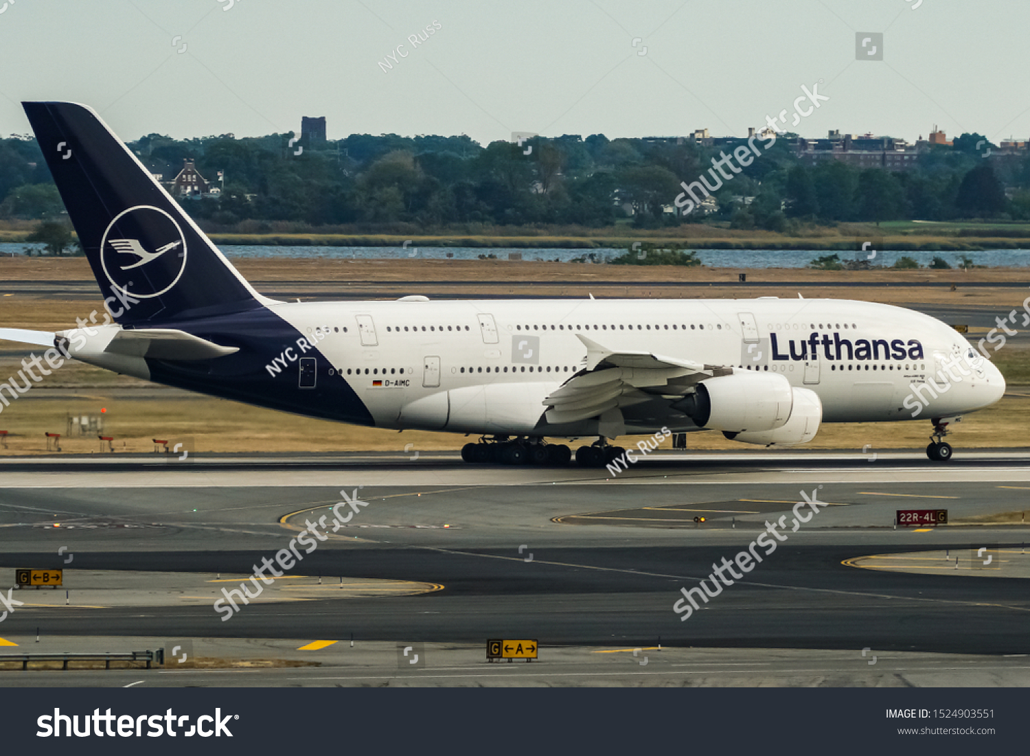 Lufthansa Airbus A Registration Daimc Taxing Stock Photo Edit Now