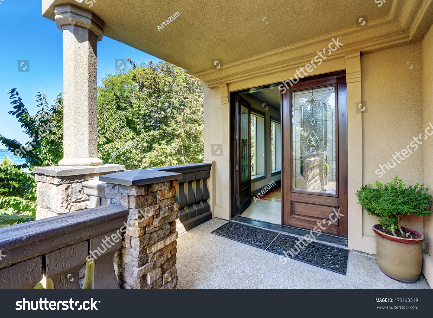 Luxury House Exterior Entrance Column Porch Stockfoto Jetzt