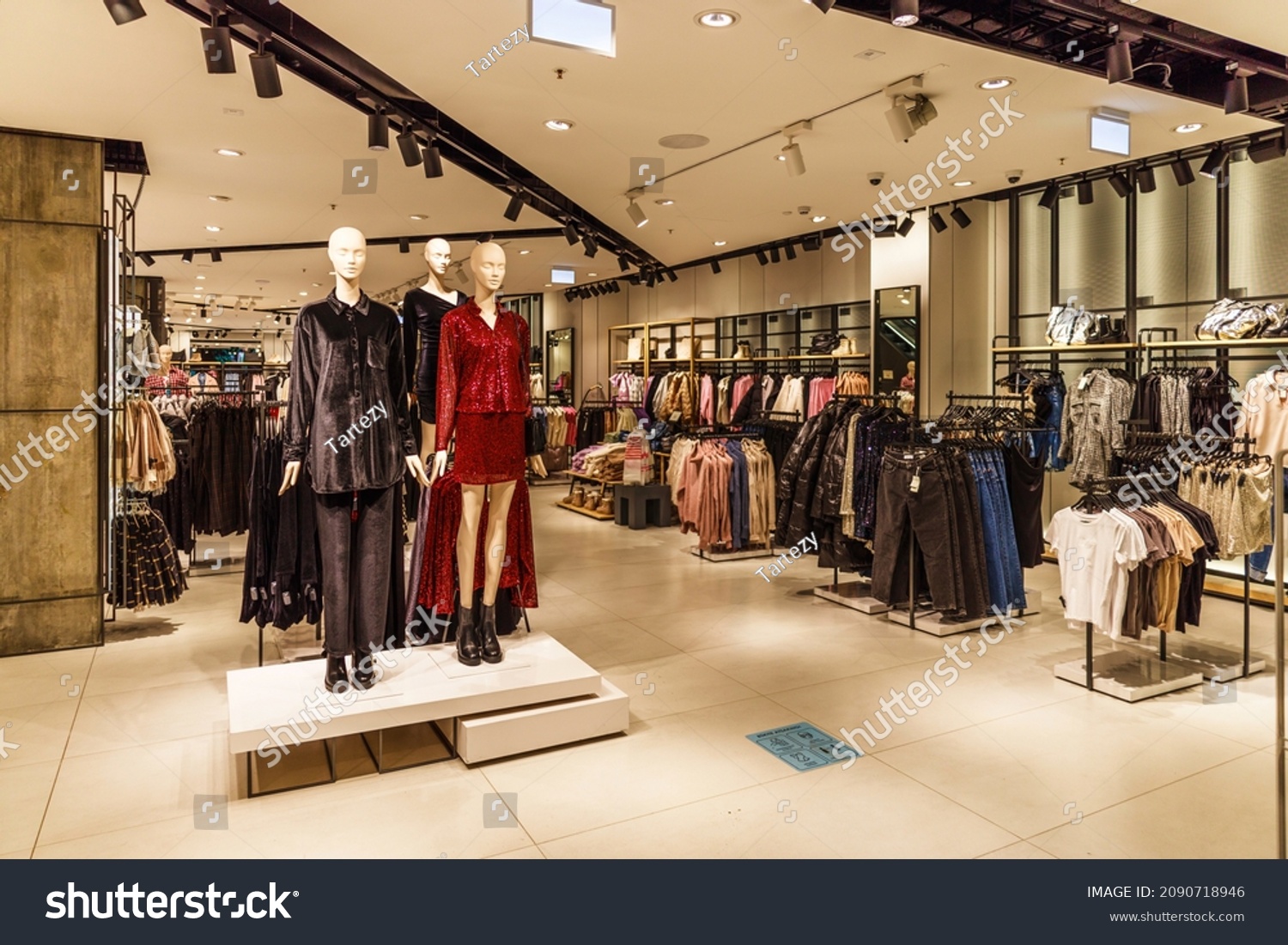 56,925 Cloth showroom Images, Stock Photos & Vectors | Shutterstock