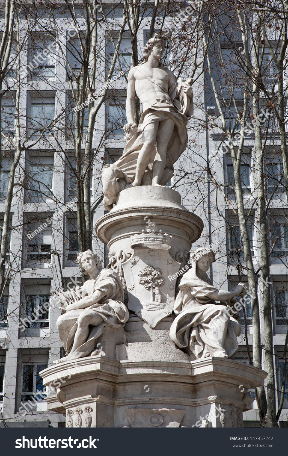 Madrid Fountain Apollo Fuente De Apolo Stock Photo (Edit ...