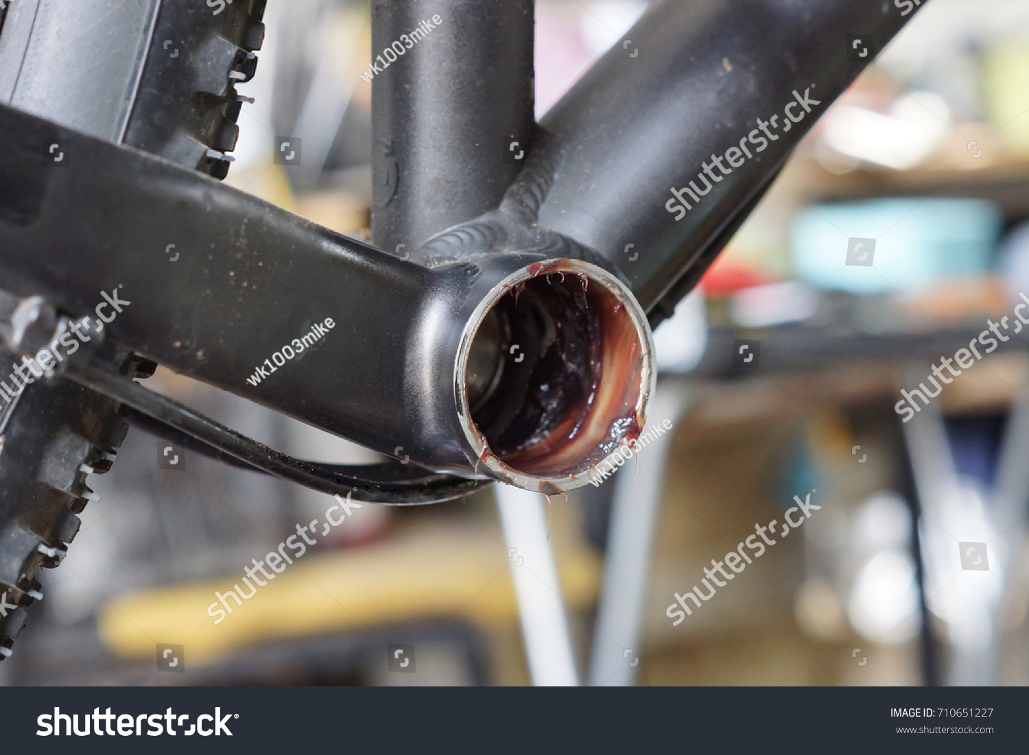 greasing bottom bracket