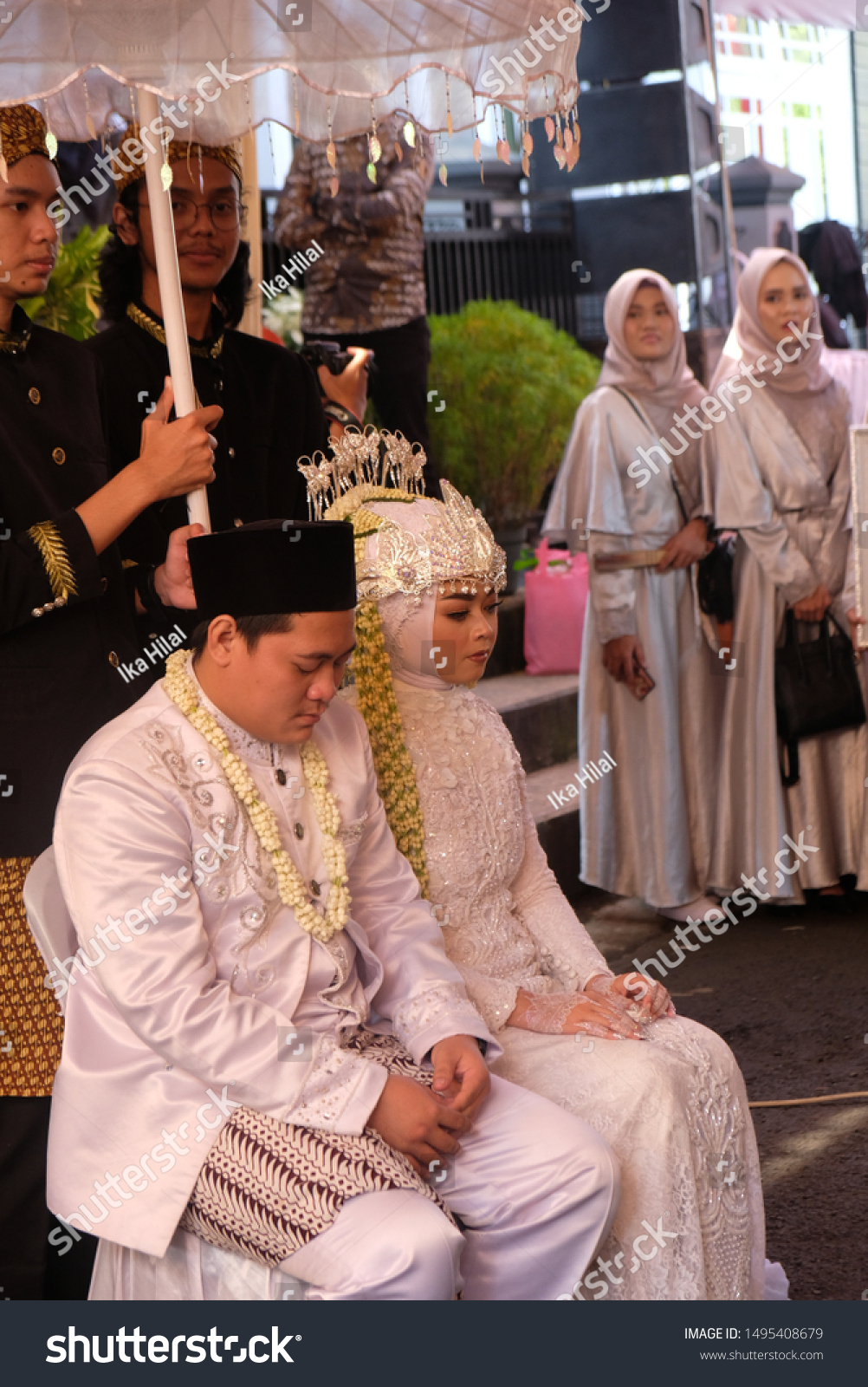 indonesian muslim wedding dress