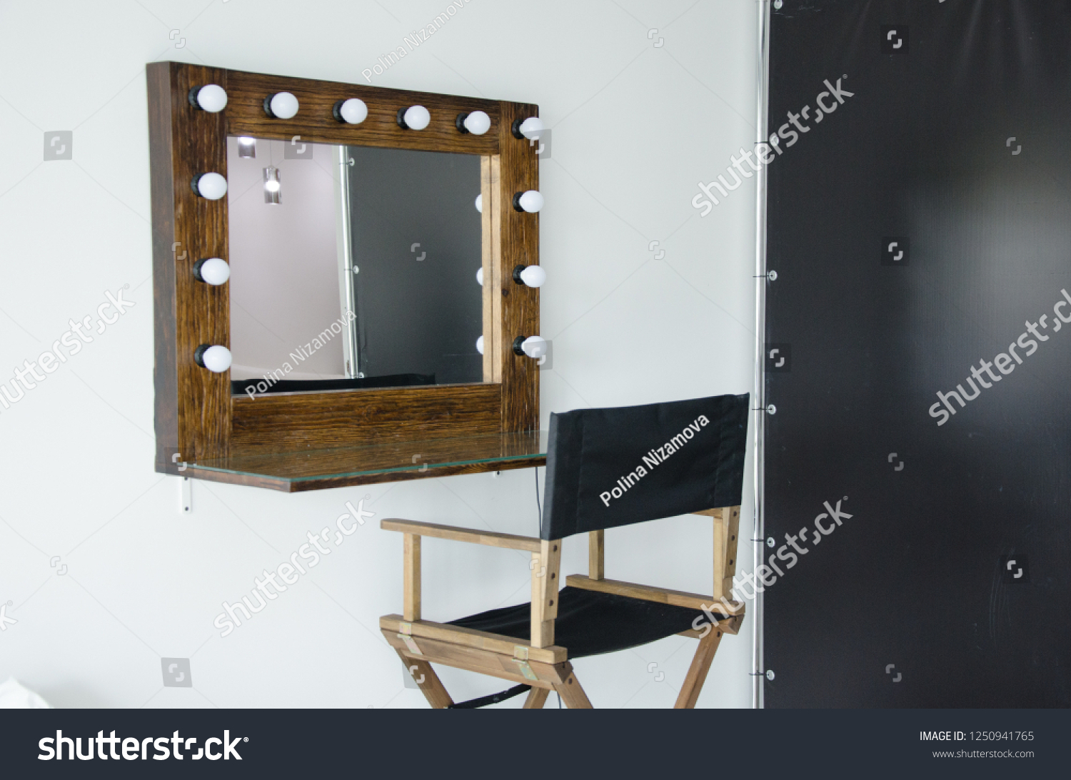 makeup artist mirror