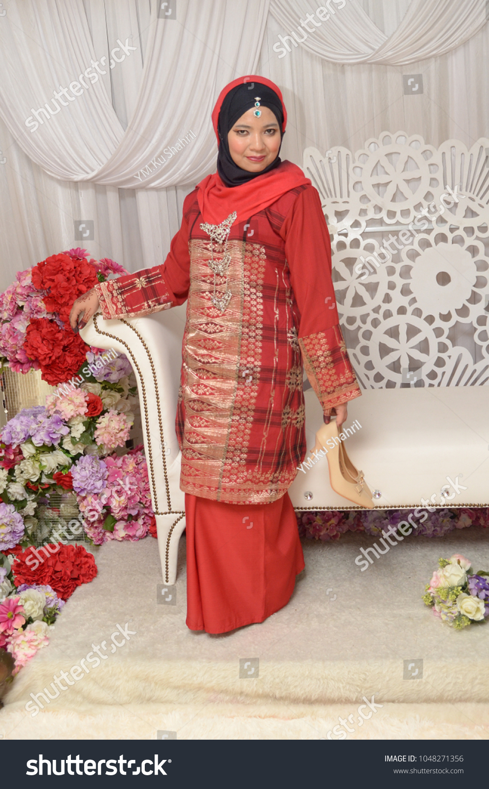 Malay Bride Wearing Traditional Style Wedding Stock Photo Edit Now 1048271356