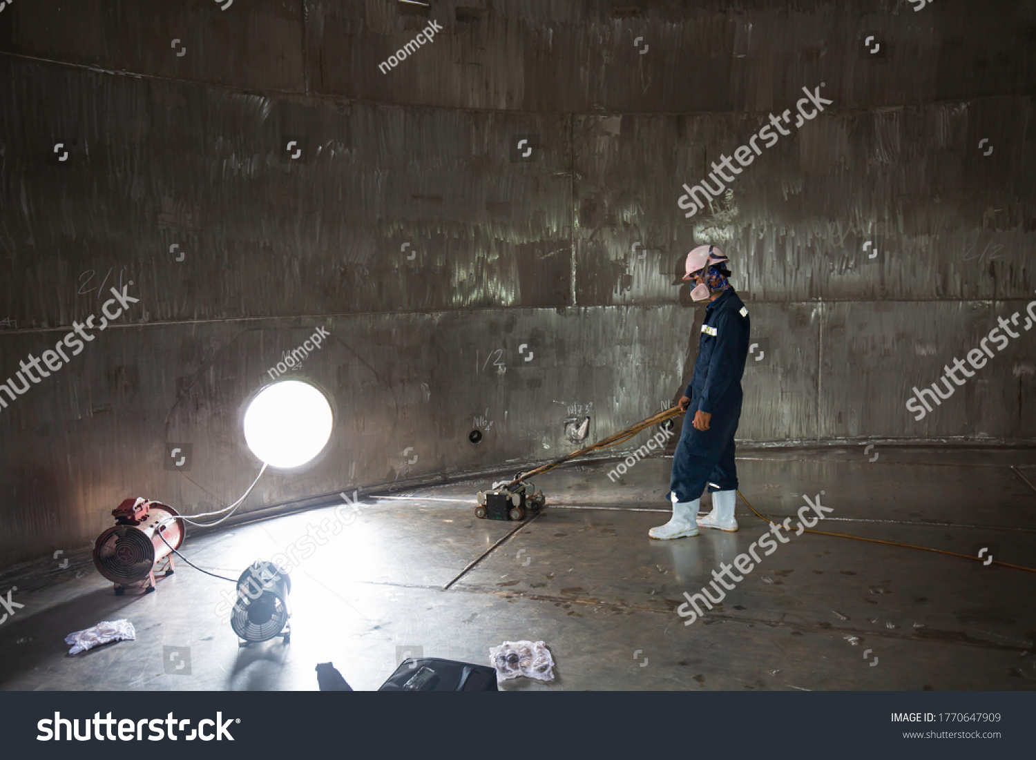 Male Worker Inspection Scan Tank Stainless Stock Photo 1770647909 ...