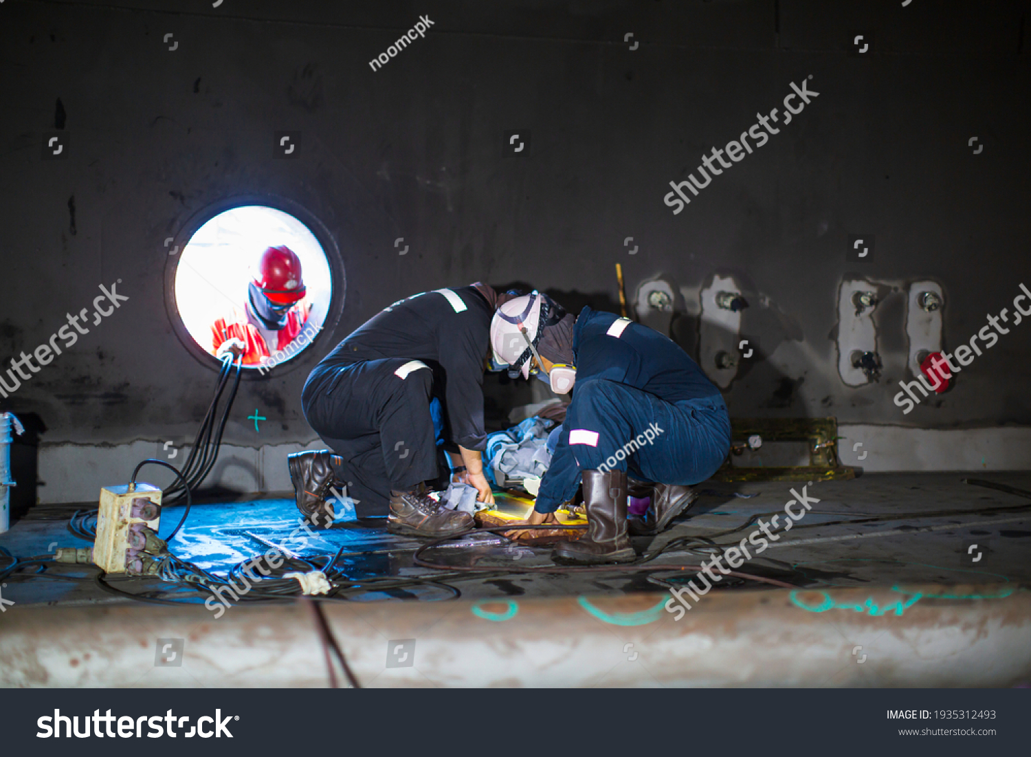 Male Worker Inspection Vacuum Test Bottom Stock Photo 1935312493 ...