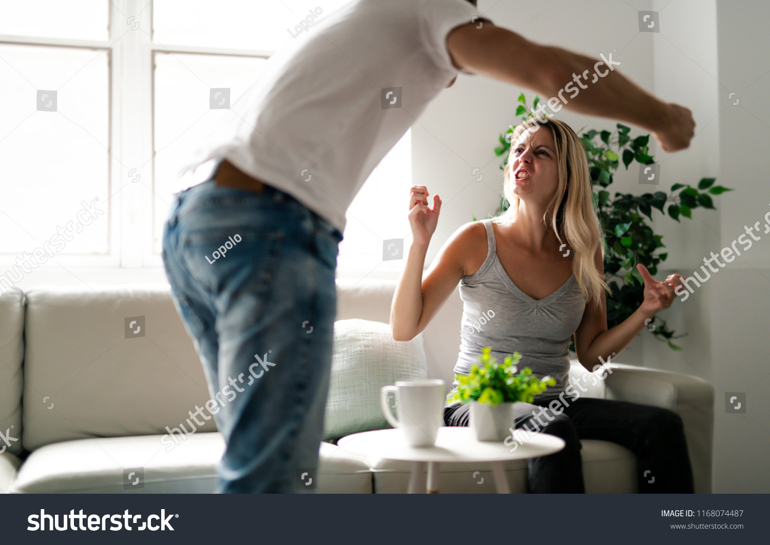 Man Beating His Wife Illustrating Domestic Foto De Stock Editar Ahora