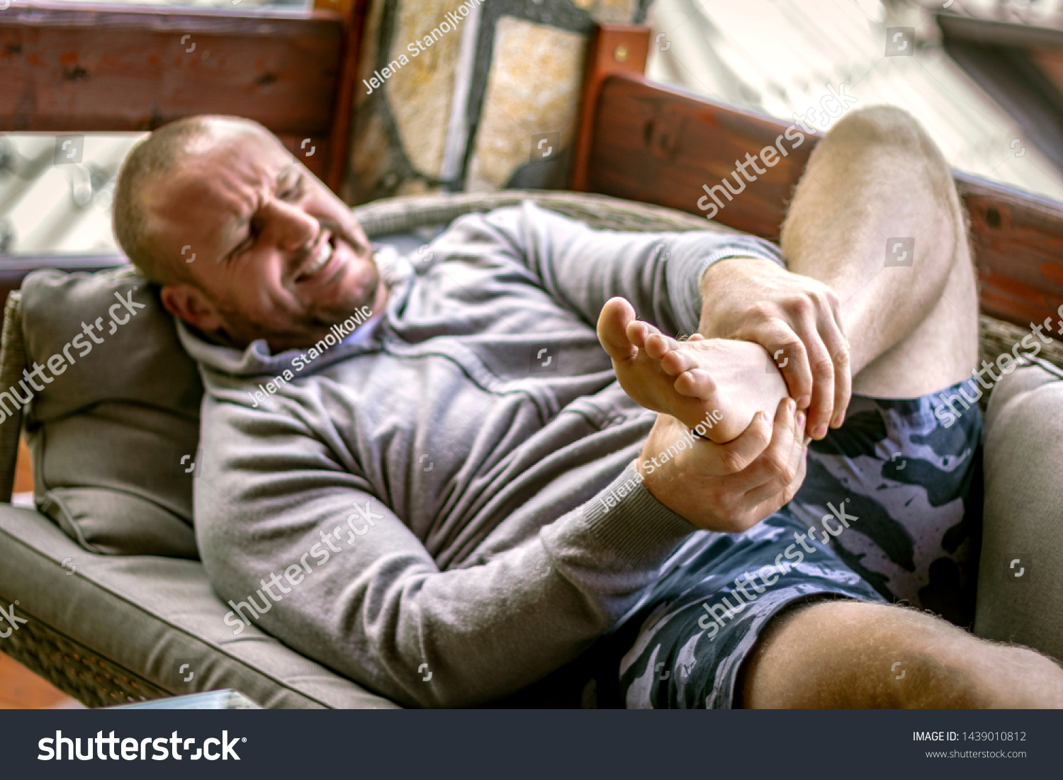 2-216-a-man-in-pain-from-his-feet-images-stock-photos-vectors