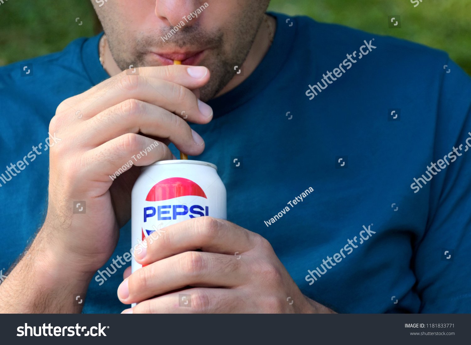 732 Pepsi Man Gambar Foto Stok And Vektor Shutterstock