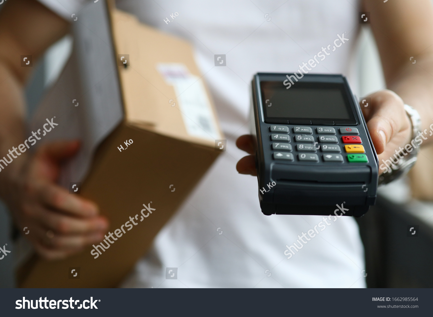 118,369 Payment On Delivery Images, Stock Photos & Vectors | Shutterstock