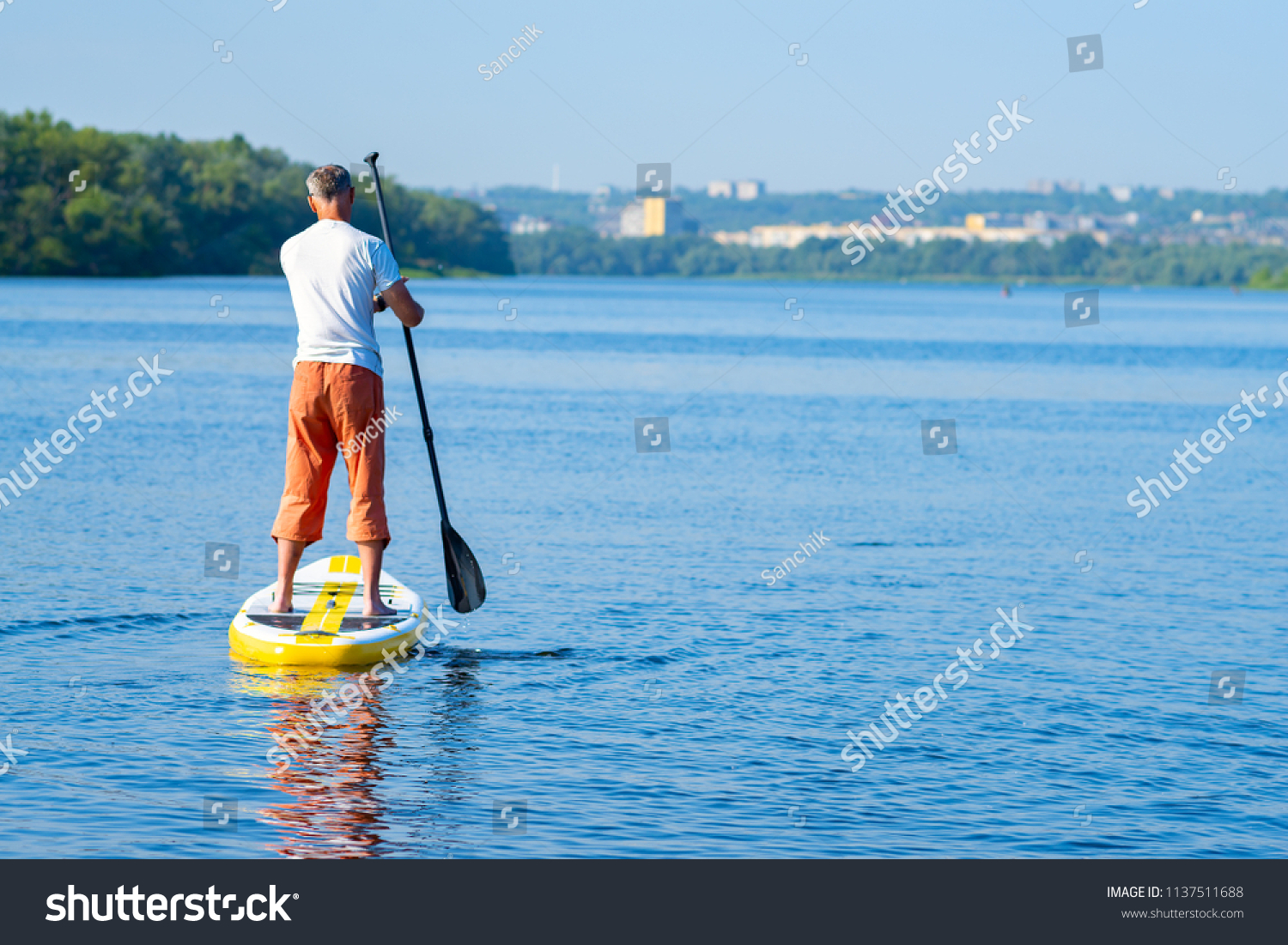 12,998 Man standing paddling Images, Stock Photos & Vectors | Shutterstock