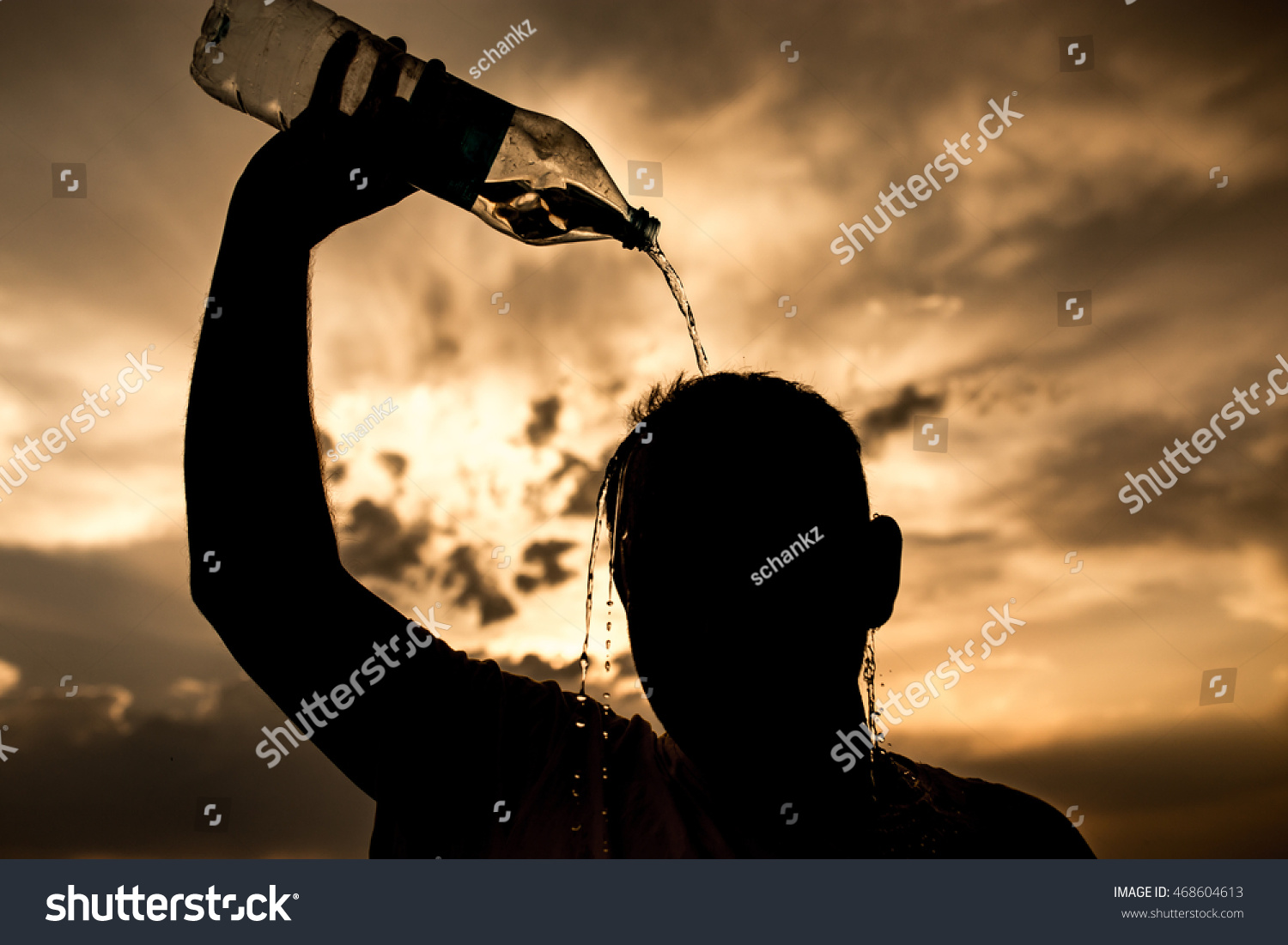 Man Pours Water On His Head Stock Photo 468604613 - Shutterstock