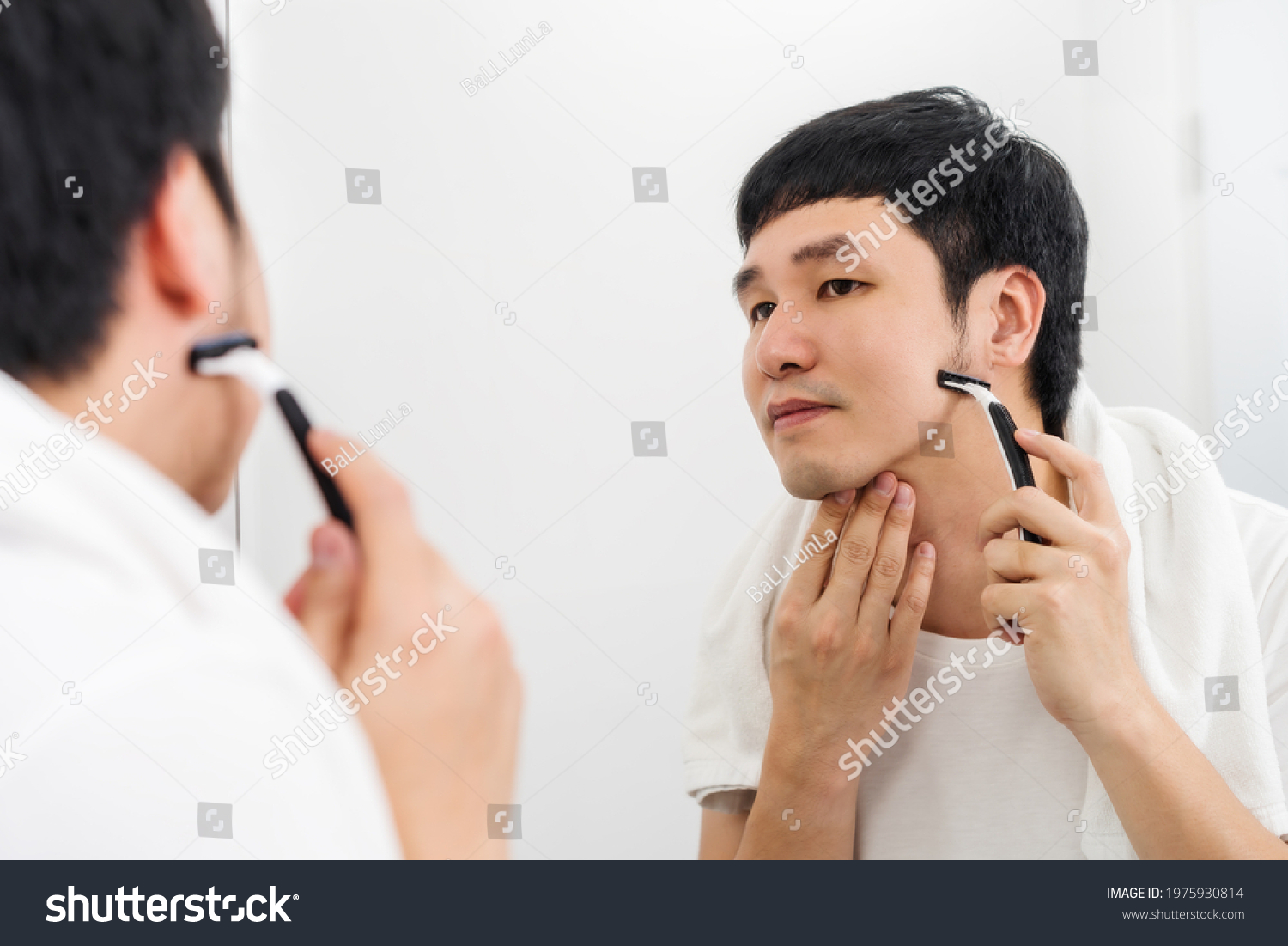 7,390 Man shaving asian Images, Stock Photos & Vectors | Shutterstock