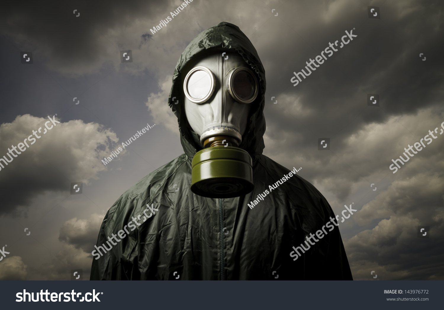 Man Wearing A Gas Mask On His Face Stock Photo 143976772 : Shutterstock