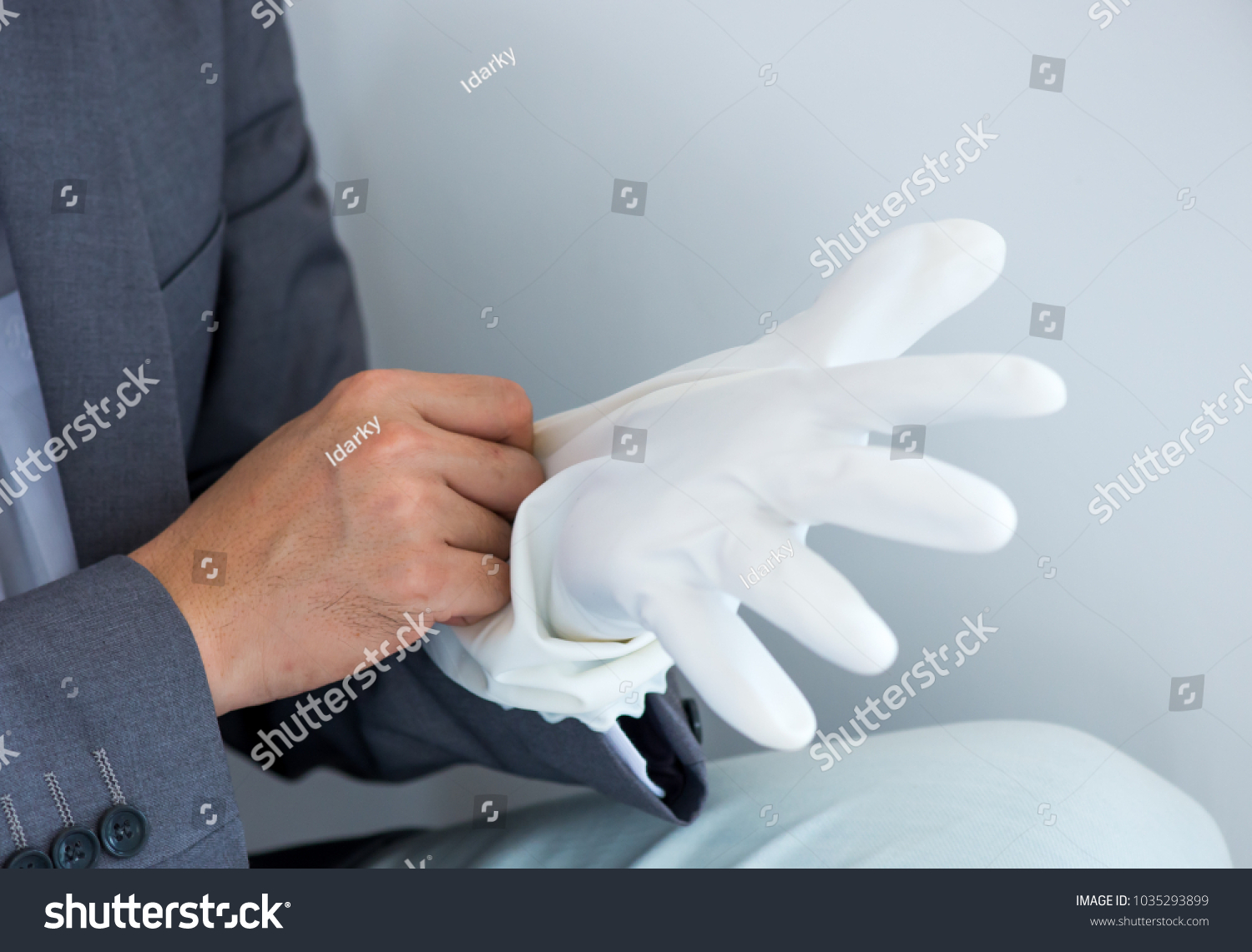 who wears white gloves